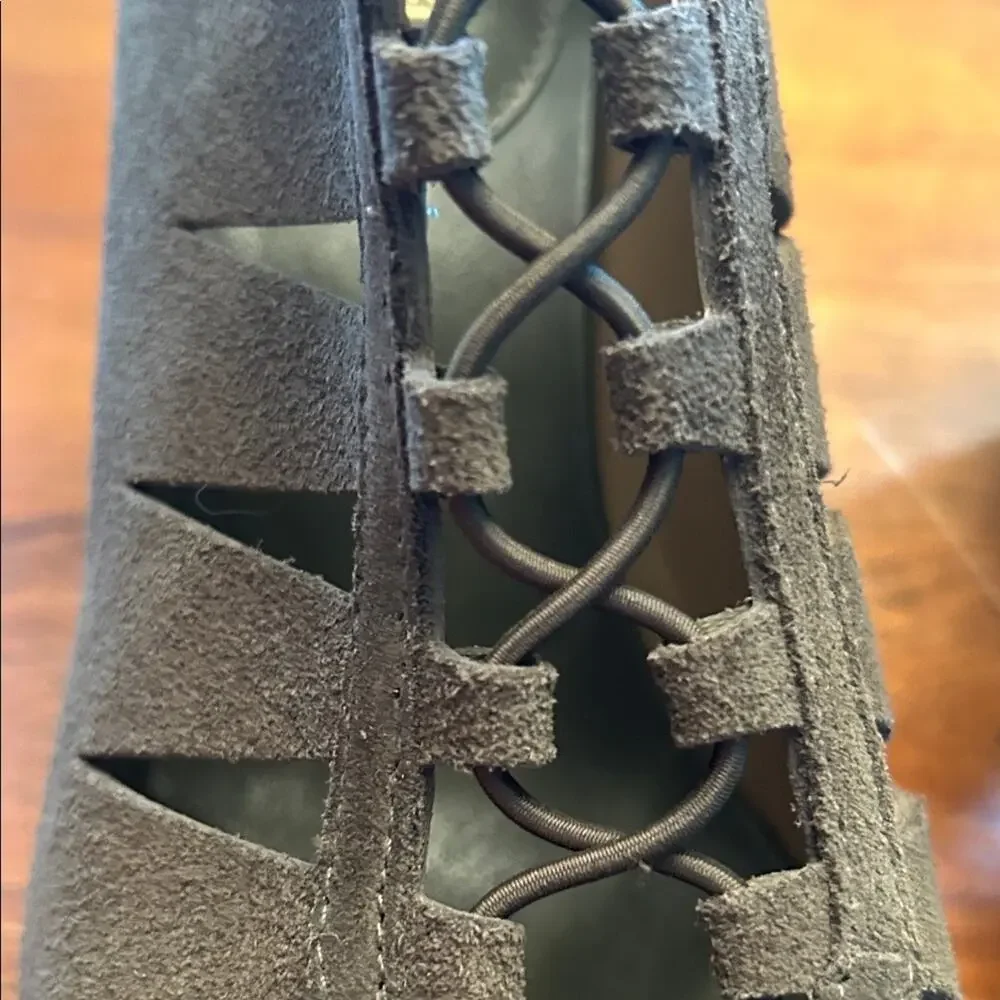 Michael Kors Taupe Suede Heeled Boots NWOT womens 7.5 - Picture 3 of 11